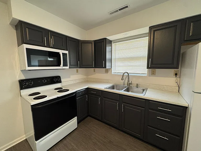 560 N East Park Ln — Photo 11