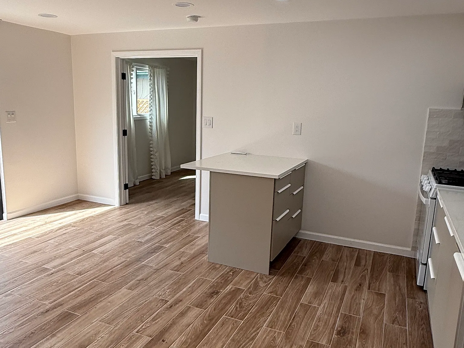 1 bed, 490 sqft, $2,850 — Photo 4