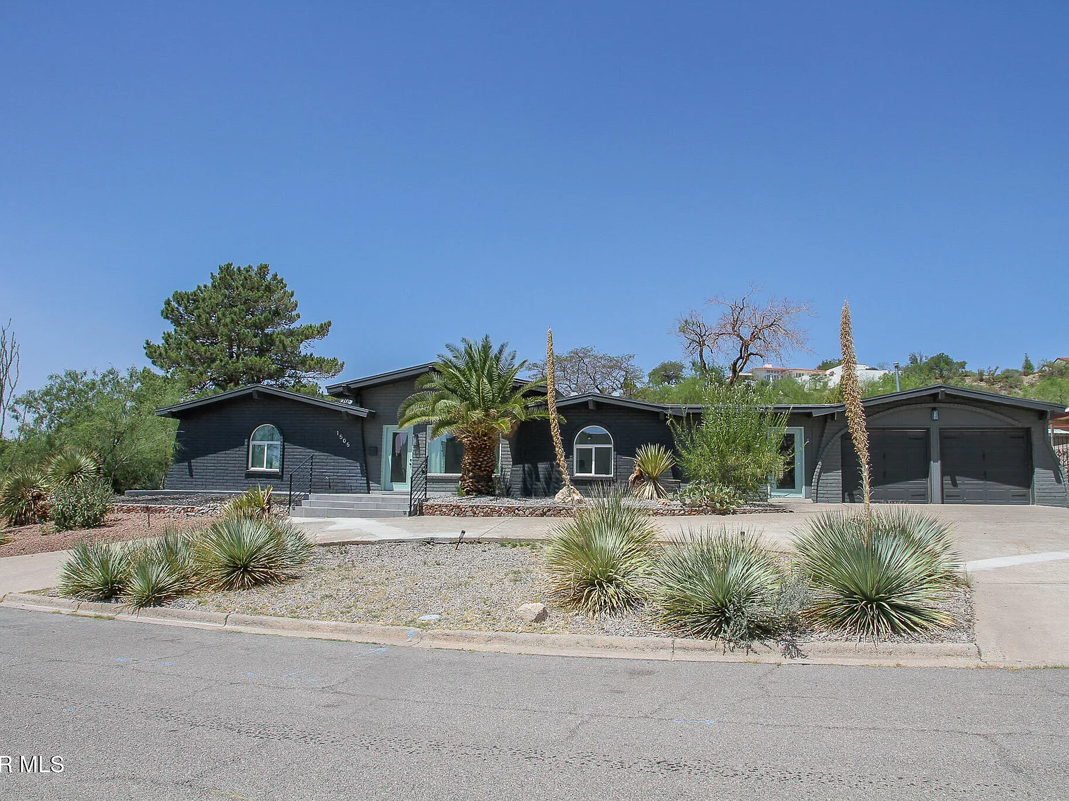 3 bed, 2.5 bath, 3383 sqft, $4,000 — Photo 2
