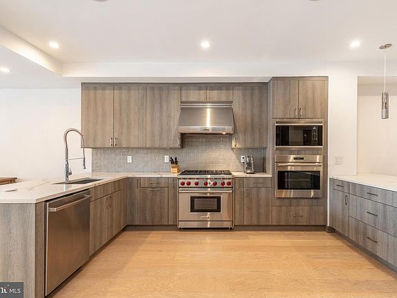 4th image of 141 S Hancock St