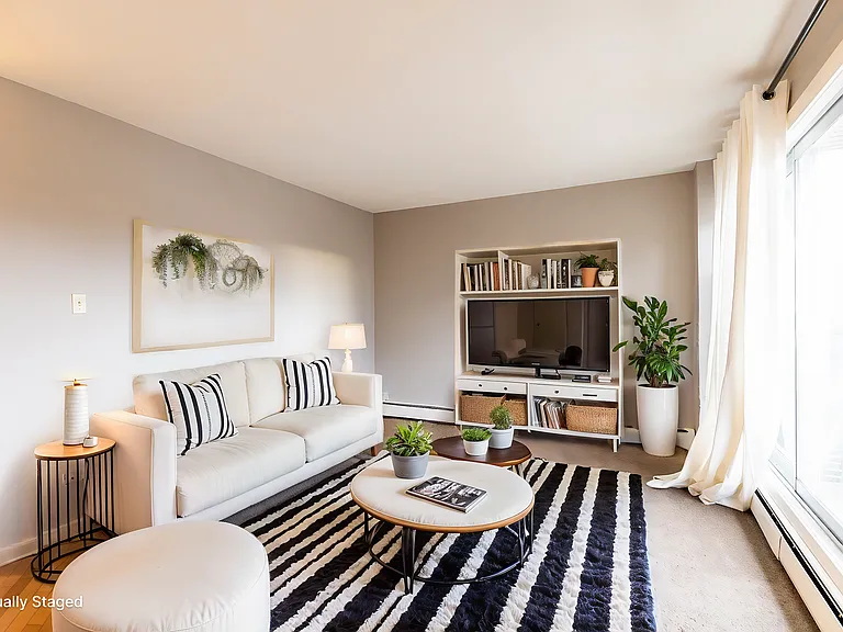 1127 17th Ave NW — Photo 3