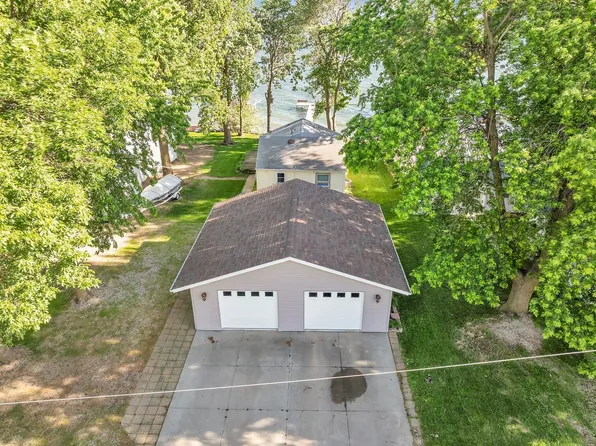 25461 McClelland Ln, Spirit Lake, IA 51360