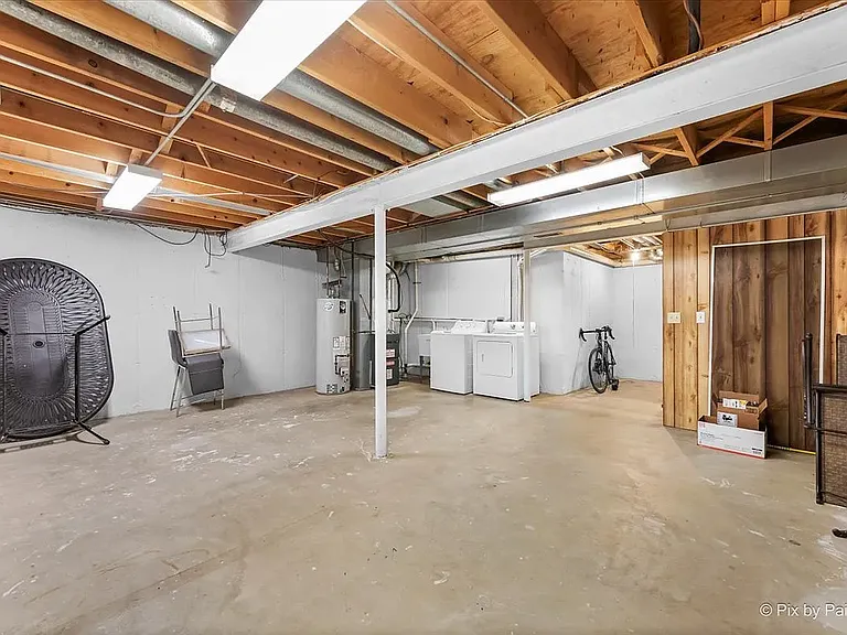 650 Hillview Ct — Photo 24