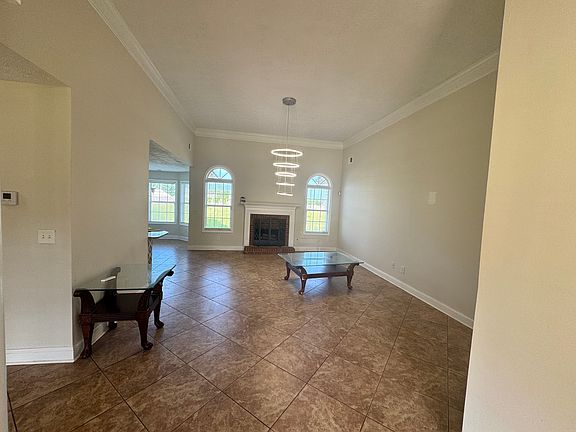 4th image of 321 Whitney Ln