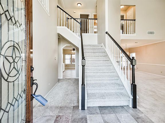 3rd image of 310 Gatemere Ct