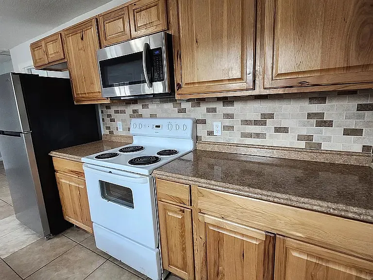 3 bed, 1000 sqft, $1,775 — Photo 3