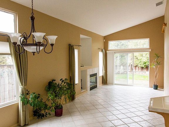 5th image of 2372 Woodhill Dr