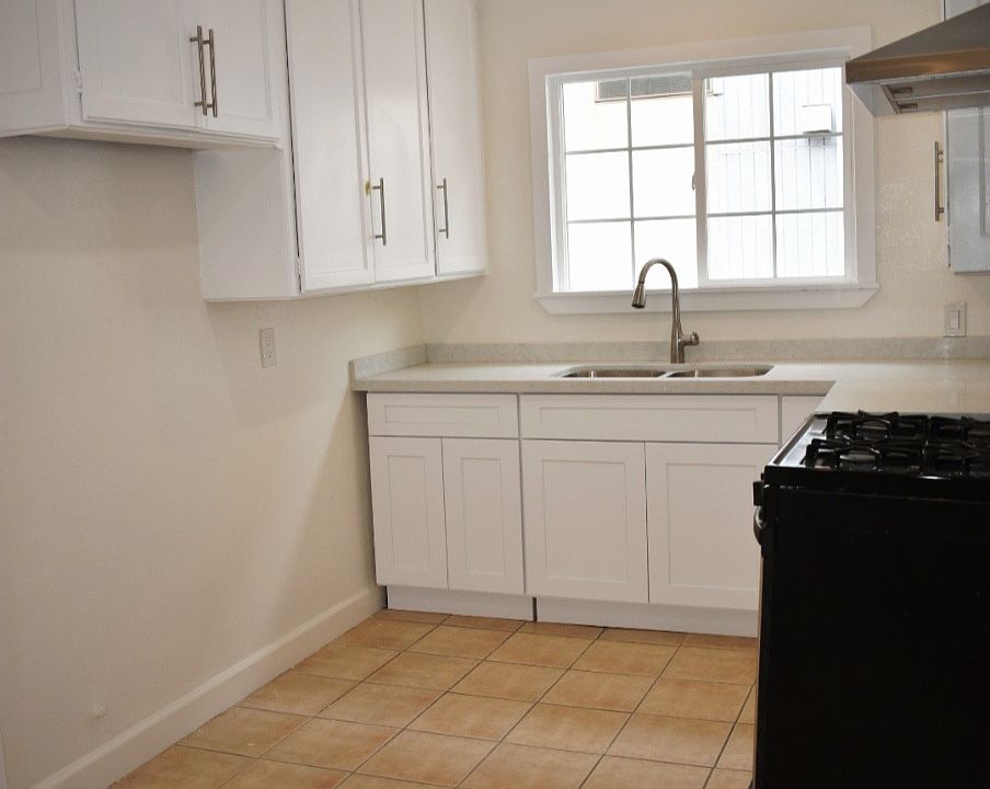 1st image of 13009 1/2 W Venice Blvd #4