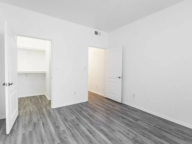 2245 Beverly Glen — Photo 77