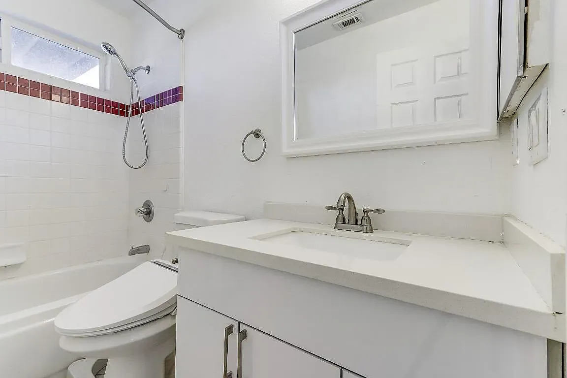 4 bed, 2.5 bath, 1600 sqft, $4,250 — Photo 4