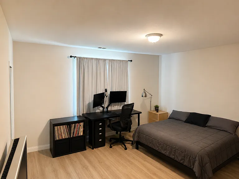260 N Rengstorff Ave — Photo 1