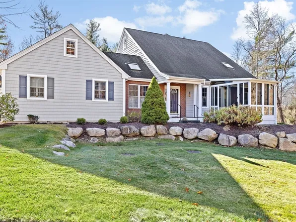 22 Woodbine Cir, Hanover, MA 02339
