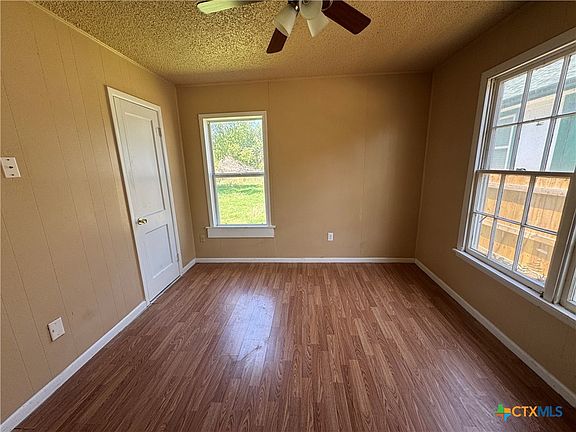 4th image of 1205 E Avenue G