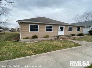 905 S 16th St, Herrin, IL 62948