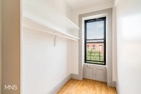 Rented by MNS | media 11