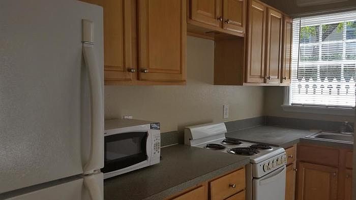 2nd image of 308 Pine St APT C