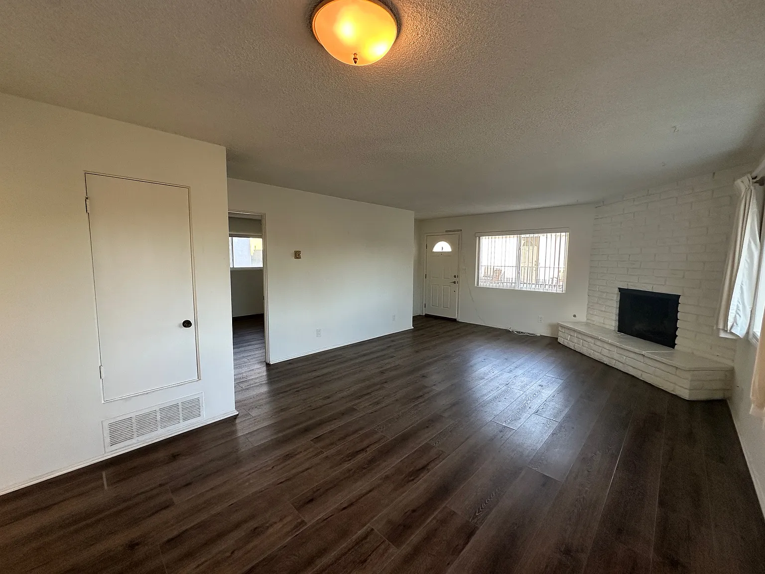 2 bed, 1034 sqft, $3,100 — Photo 4