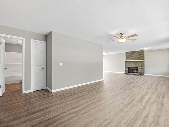 3rd image of 1186 Braeburn Dr