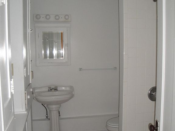4th image of 3027 Clifton Ave APT 8