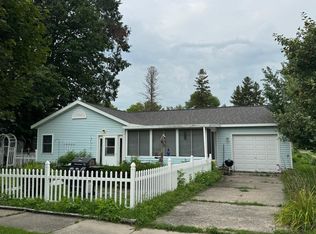 906 W Walnut Ave, Olivia, MN 56277