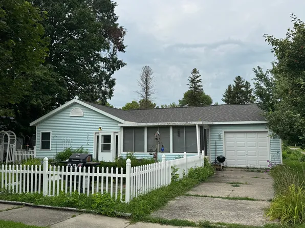 906 W Walnut Ave, Olivia, MN 56277