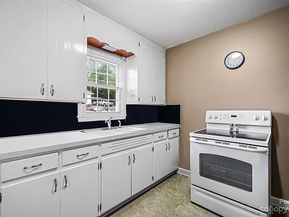 3rd image of 107 Brown Ave