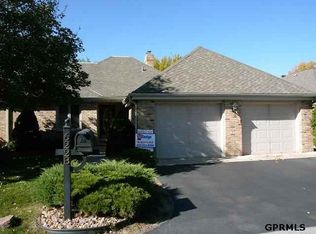 6228 Oak Hills Plz, Omaha, NE 68137