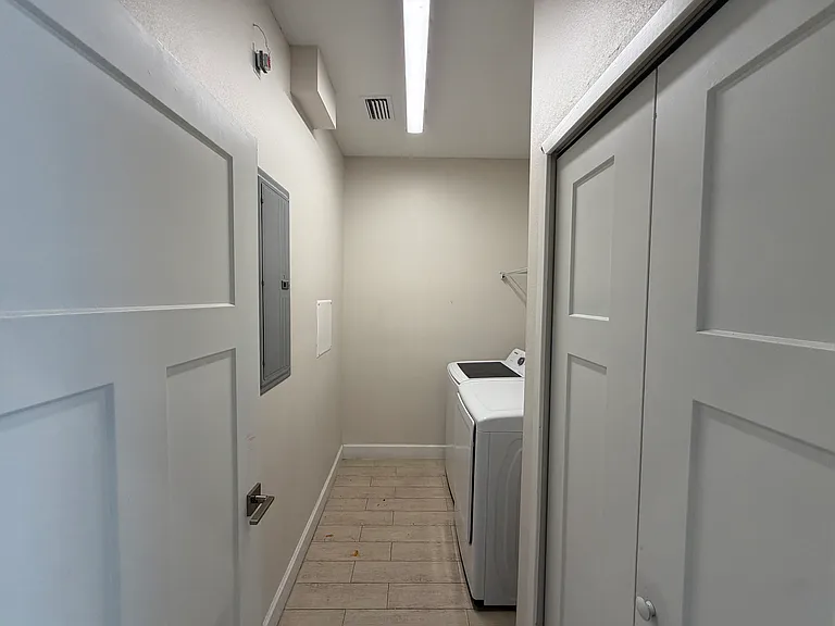 2104 Penny Ln — Photo 11