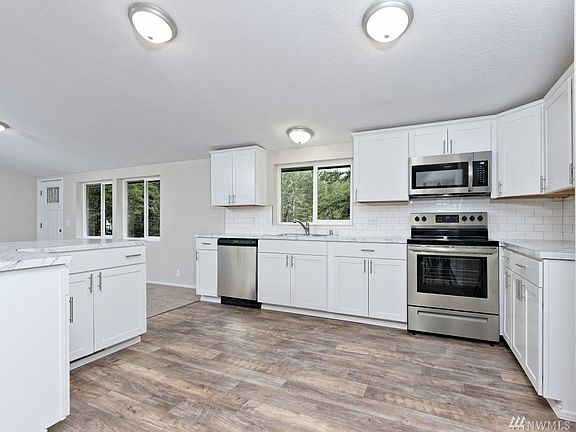 3rd image of 51 E Hidden Horse Ct