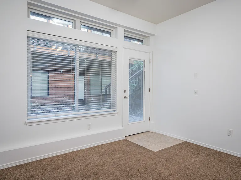 455 NE 24th Ave — Photo 26