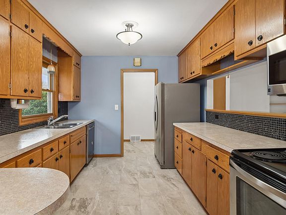 4th image of 10024 Wentworth Ave S