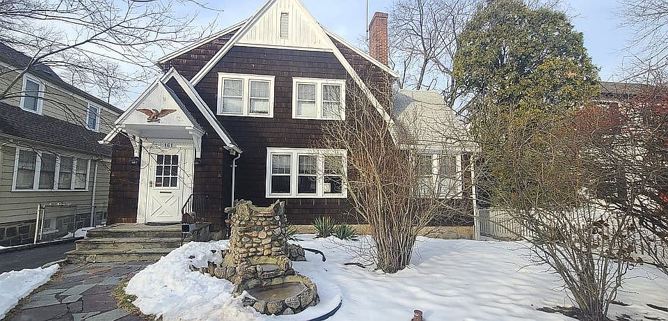 2nd image of 161 Bridge St