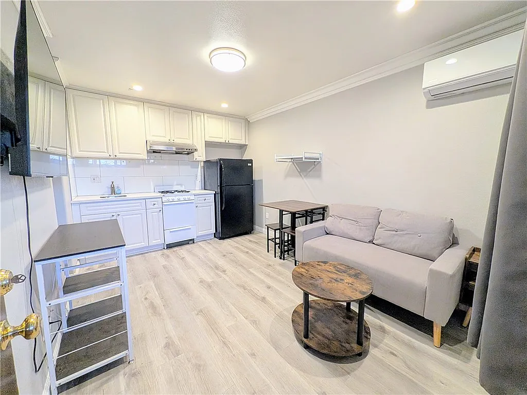 1 bed, 600 sqft, $1,750 — Photo 2