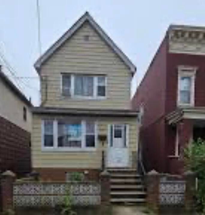 2nd image of 1038 Remsen Ave