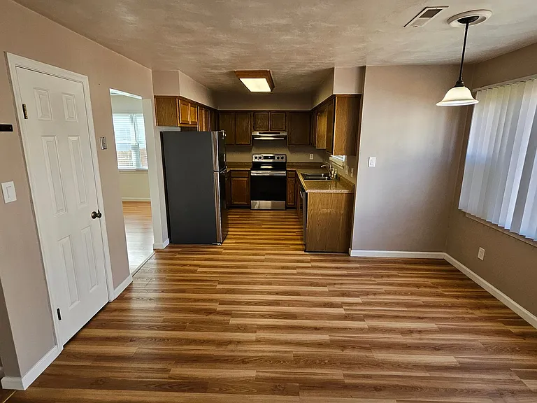 1605 Sinking Creek Dr — Photo 14
