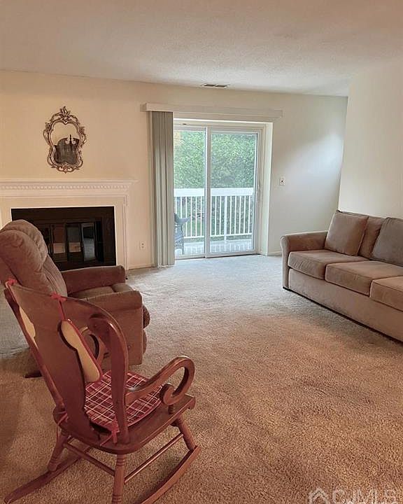 1st image of 18 Foxtail Ln