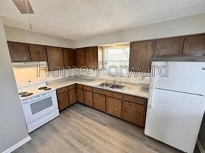2 bed, 1.0 bath, 875 sqft, $1,025 — Photo 3