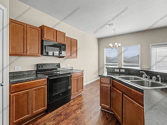3rd image of 2325 Vicksburg