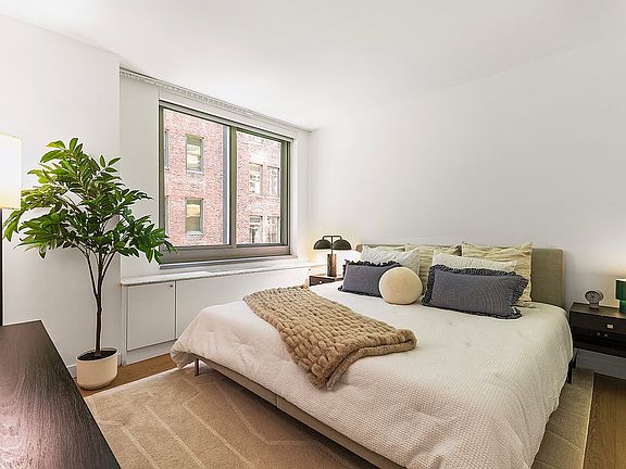 3rd image of 234 E 46th St APT 705