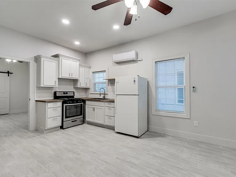 7133 Avenue C — Photo 7