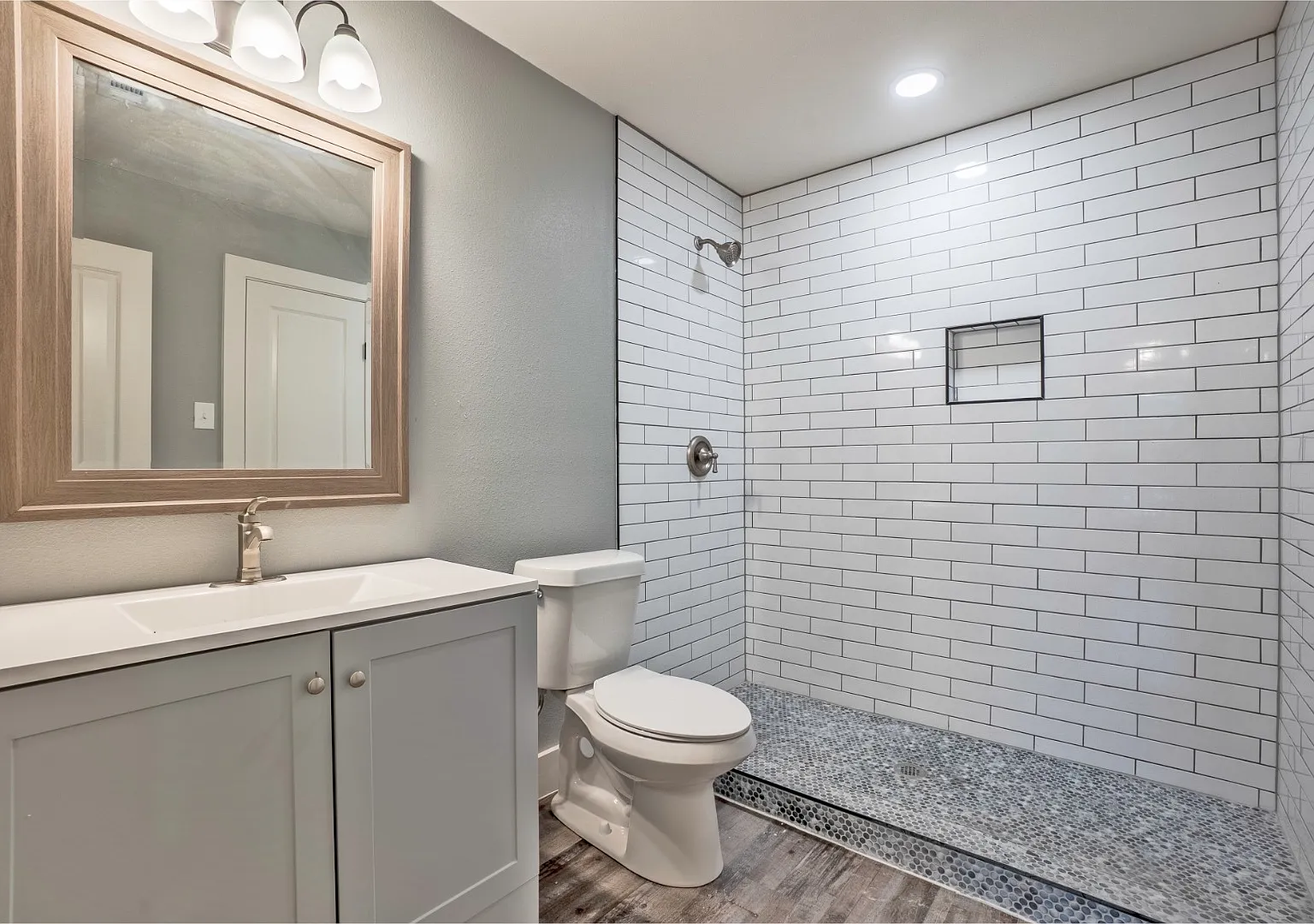 Beautiful East Dallas Home with Huge Fenced Backyard — Photo 4
