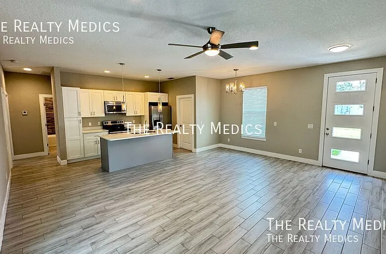 239 Hibiscus Ln — Photo 7