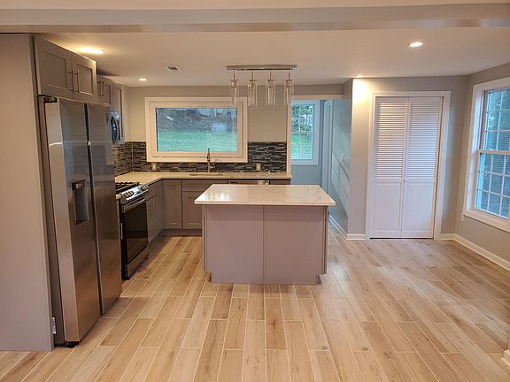 Open floor plan and state of the art kitchen.