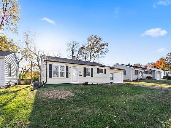 2nd image of 2520 Hawthorne Manor Dr