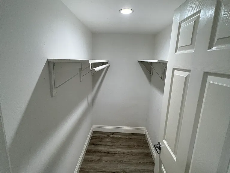 806-806 N Record Ave — Photo 8