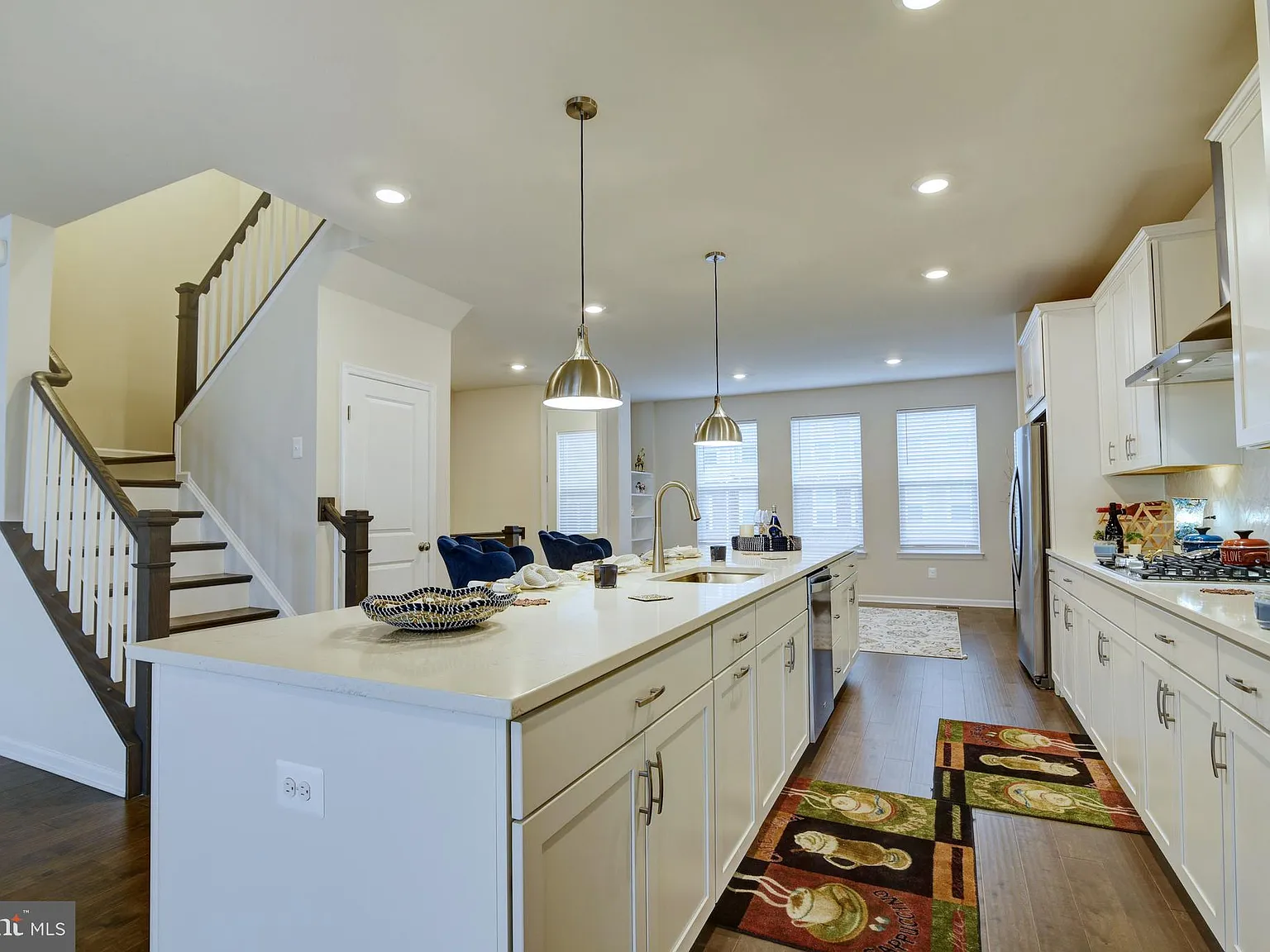 3 bed, 3064 sqft, $3,800 — Photo 4