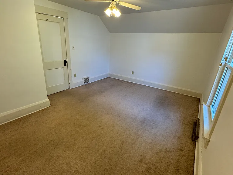 216 2nd St SE #1 — Photo 10