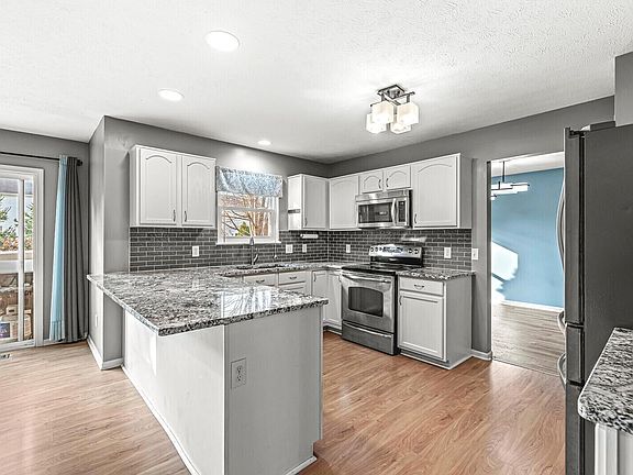 5th image of 6695 Sylvan Ct
