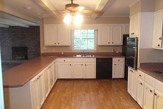 2nd image of 2365 Herren St