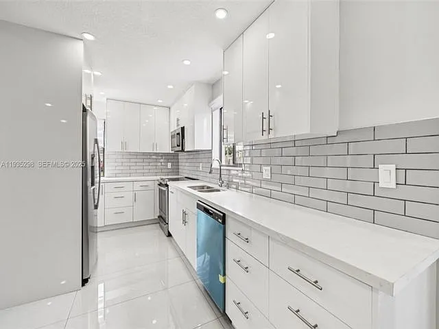 12237 SW 193rd St — Photo 3